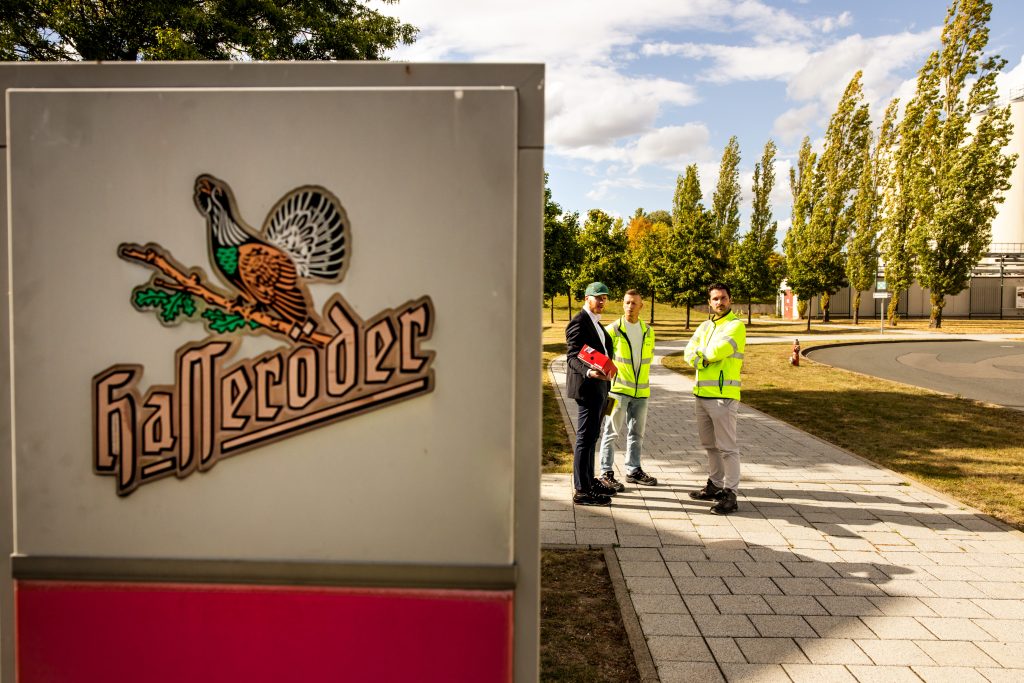 Florian Fahrtmann im Gespräch in der Hasseröder Brauerei in Wernigerode